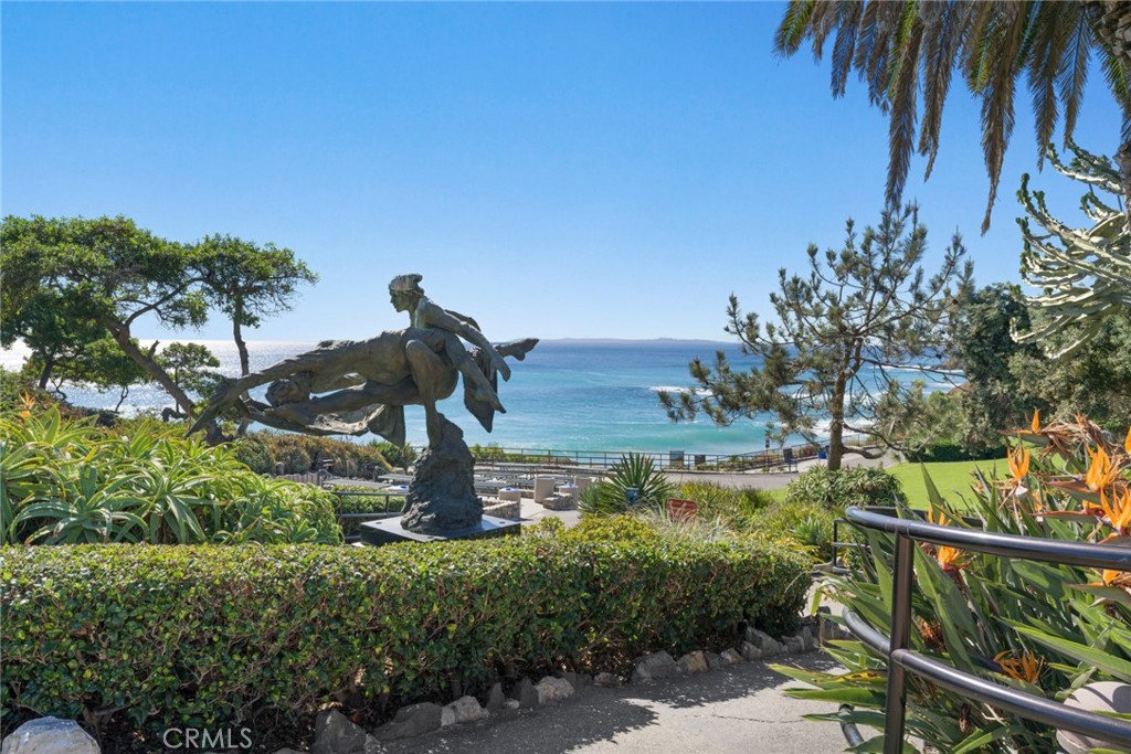 520 Cliff Drive 202