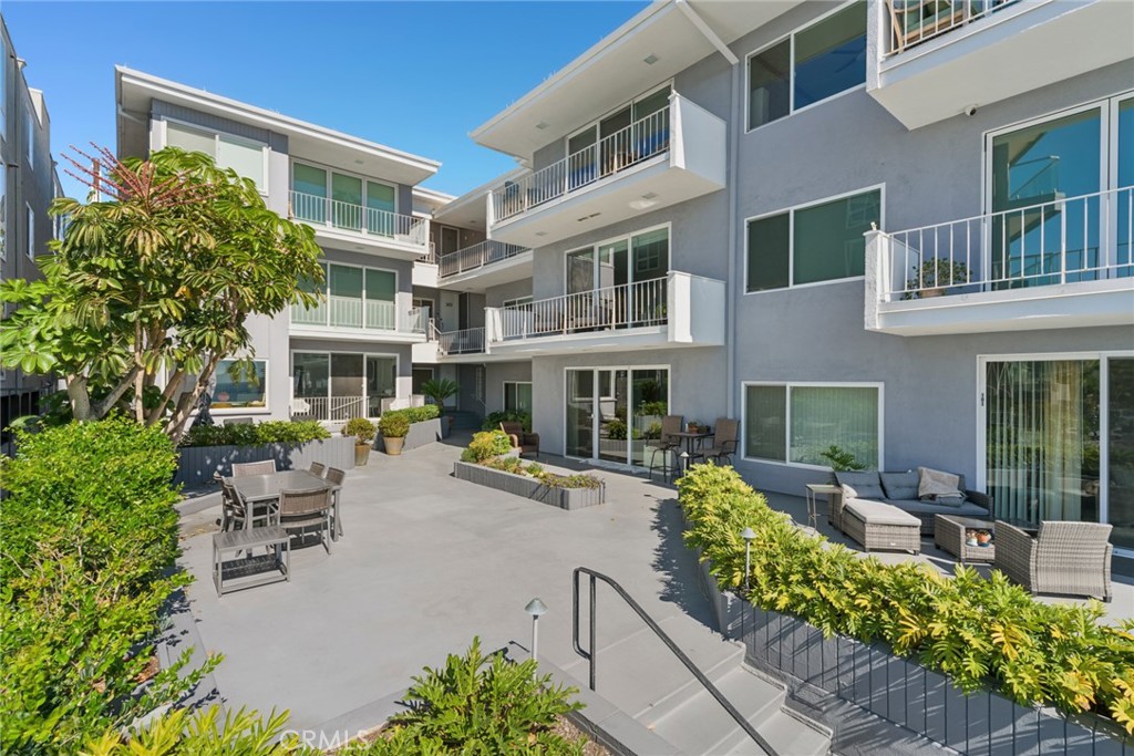 520 Cliff Drive 202
