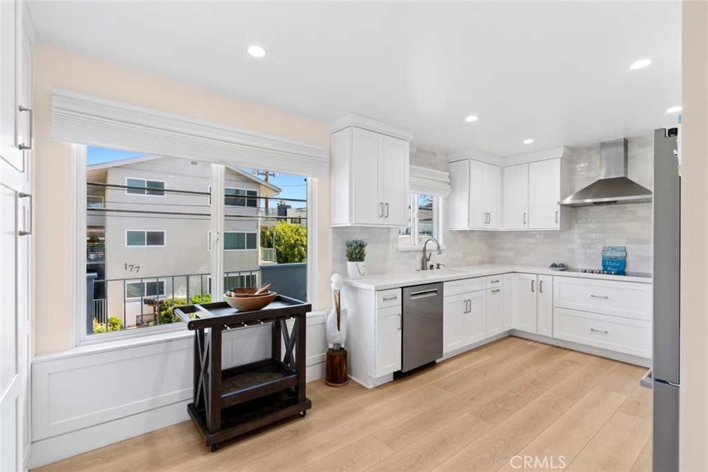 520 Cliff Drive 202