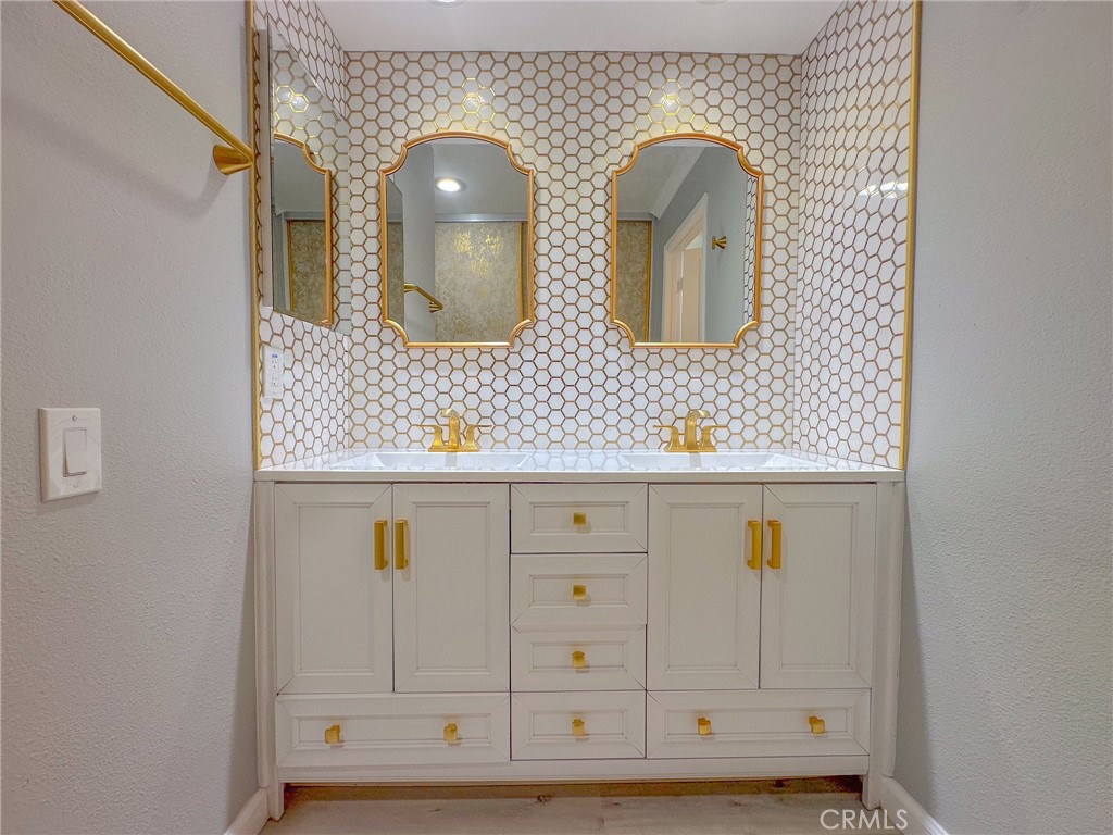 3327 Bahia Blanca E C