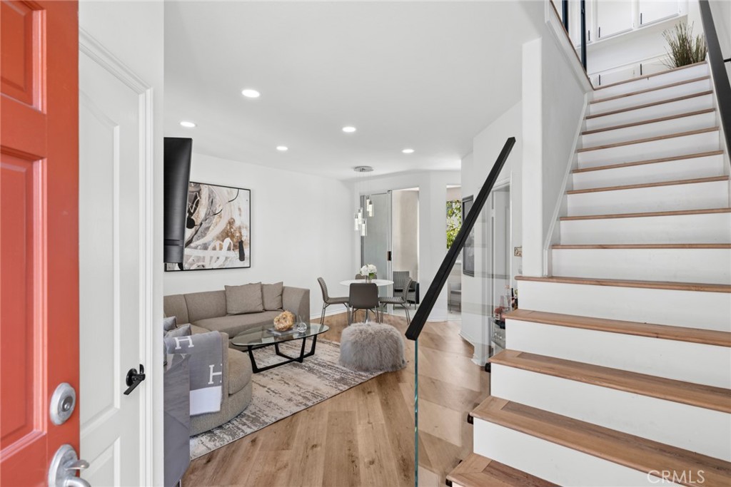 2101 E 15th 9