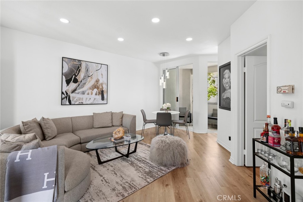 2101 E 15th 9
