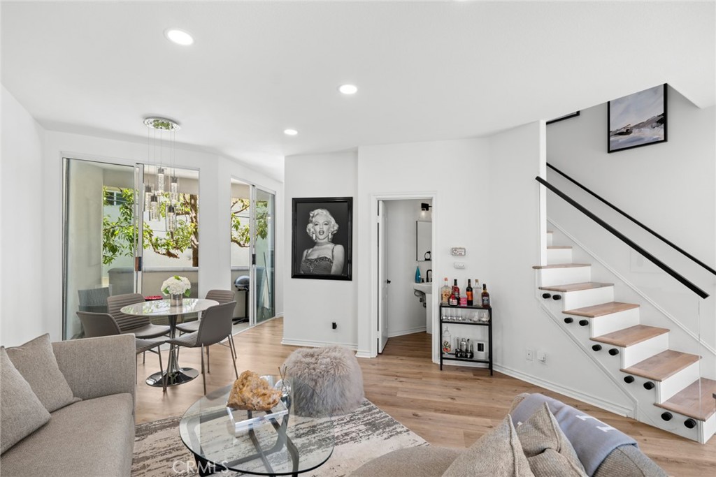 2101 E 15th 9