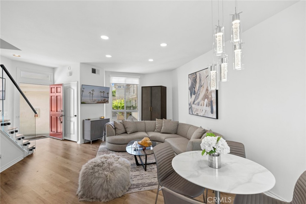 2101 E 15th 9