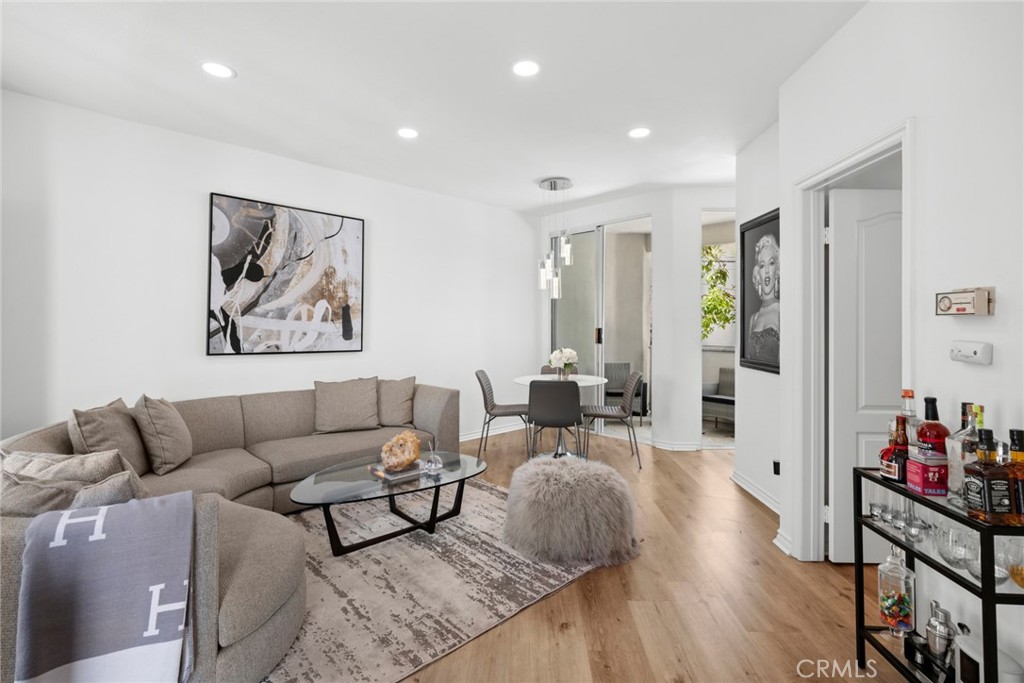 2101 E 15th 9