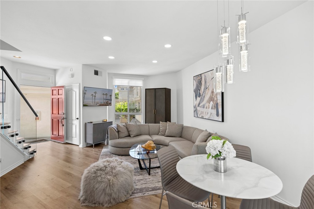 2101 E 15th 9