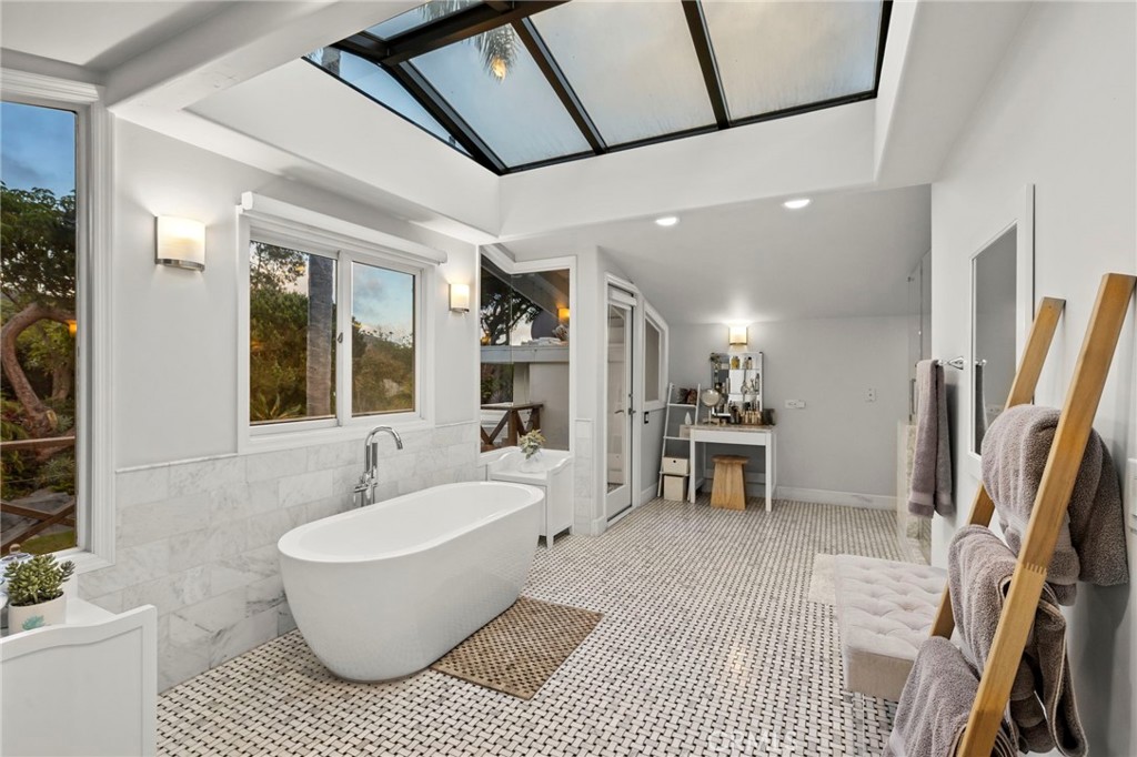 210 Monarch Bay