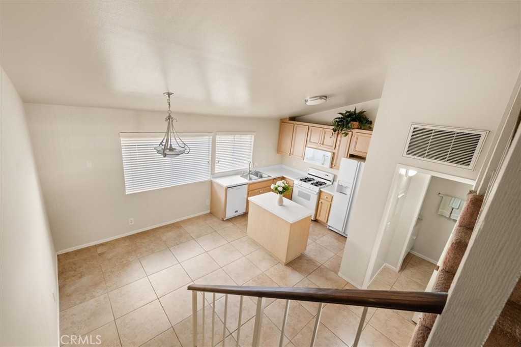 5461 Newcastle Avenue 8