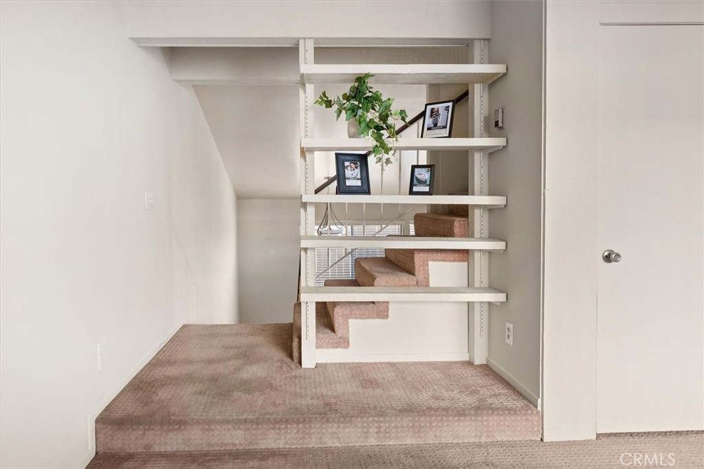 5461 Newcastle Avenue 8