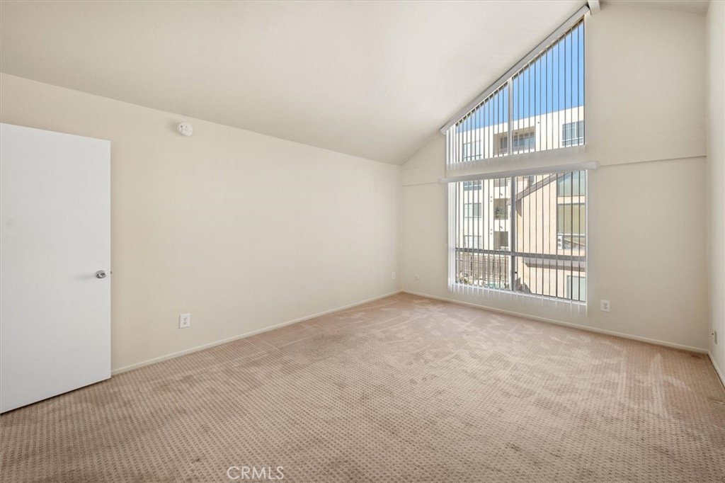 5461 Newcastle Avenue 8