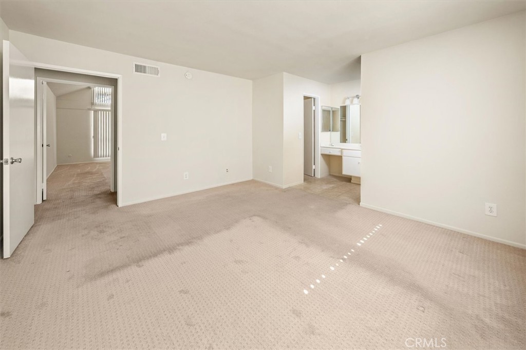 5461 Newcastle Avenue 8