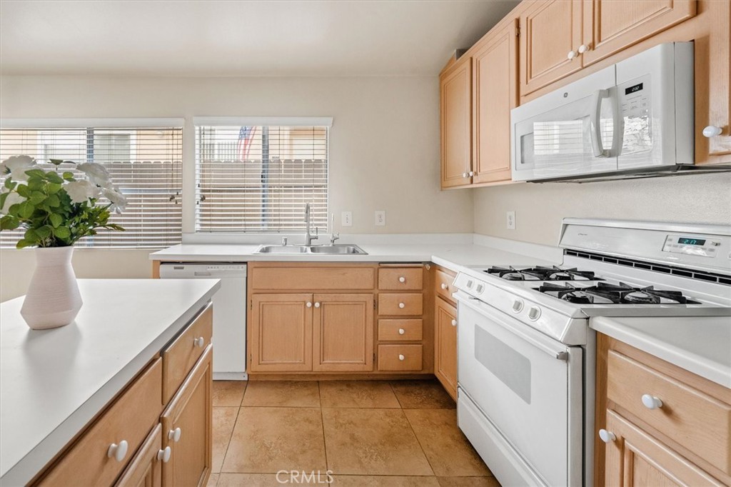 5461 Newcastle Avenue 8