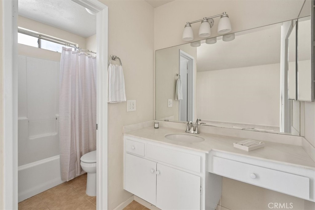 5461 Newcastle Avenue 8