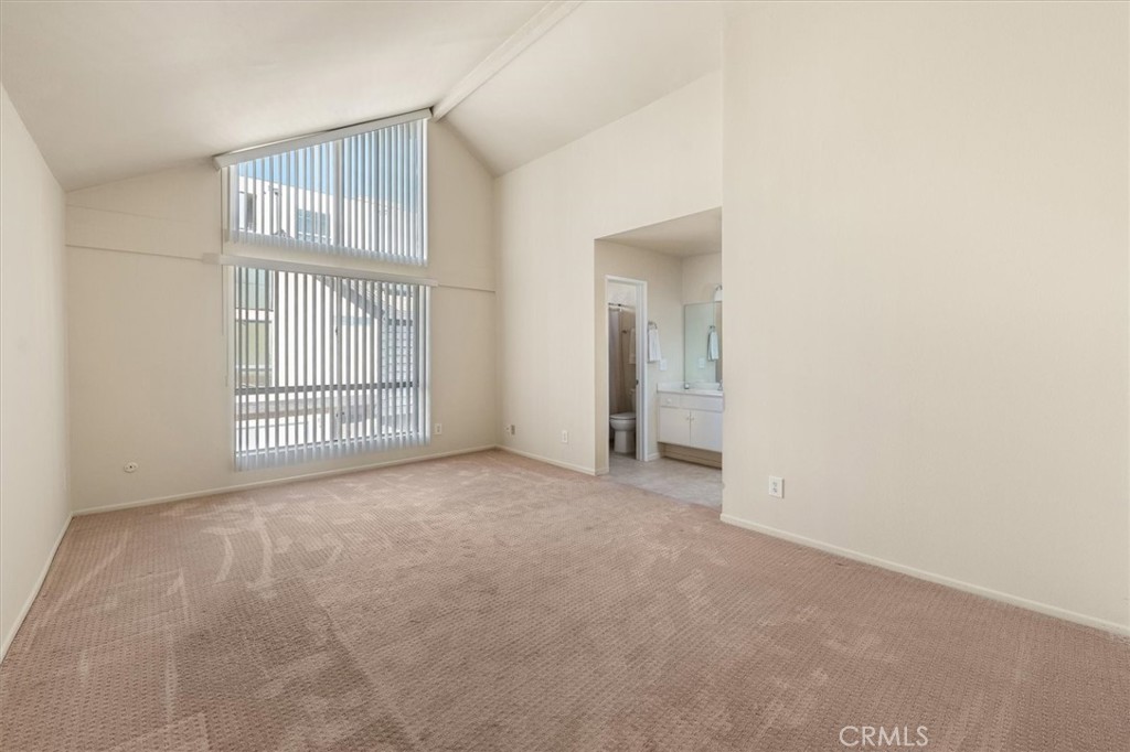 5461 Newcastle Avenue 8