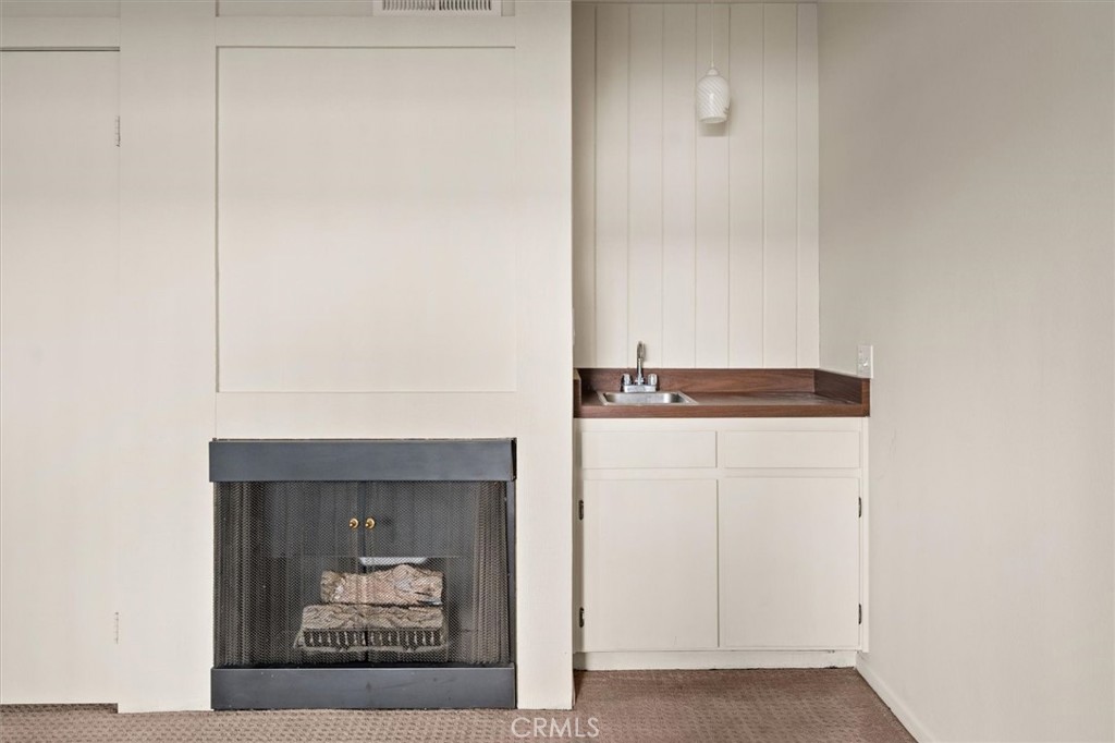 5461 Newcastle Avenue 8