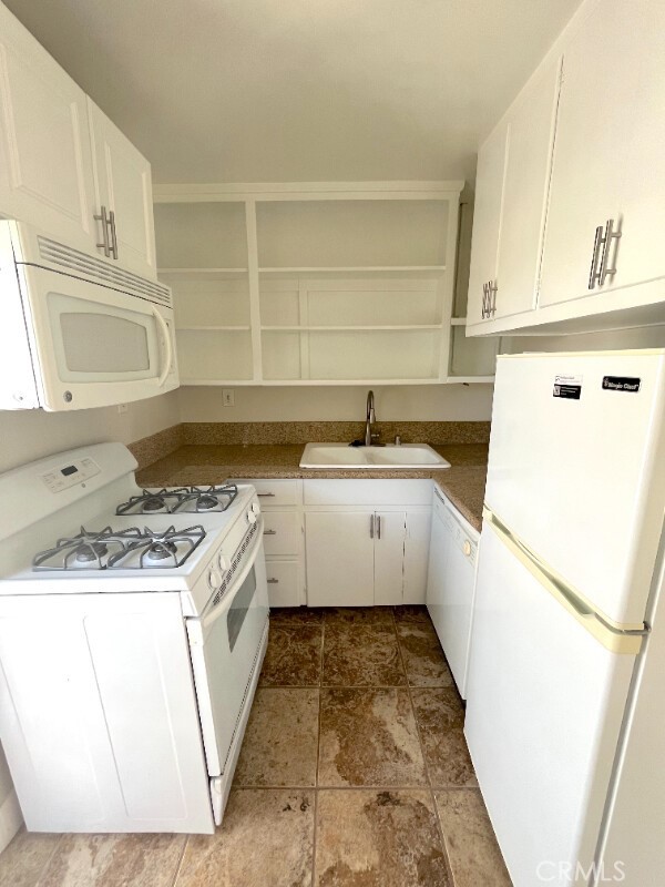 666 Glenneyre Street