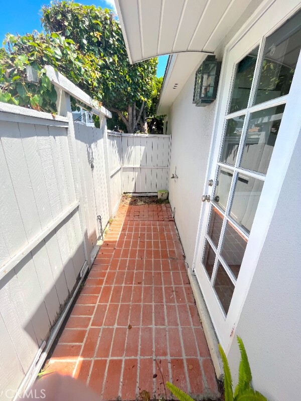 666 Glenneyre Street