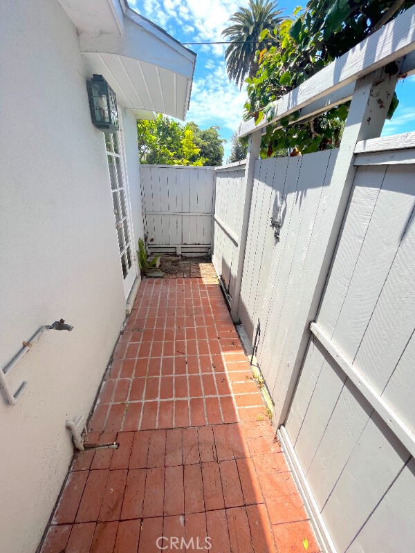 666 Glenneyre Street