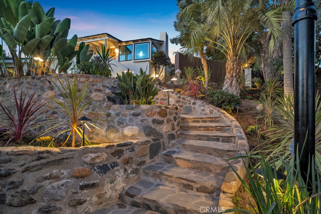 10 Camel Point