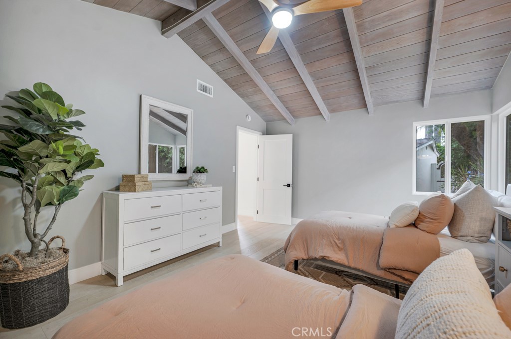 10 Camel Point