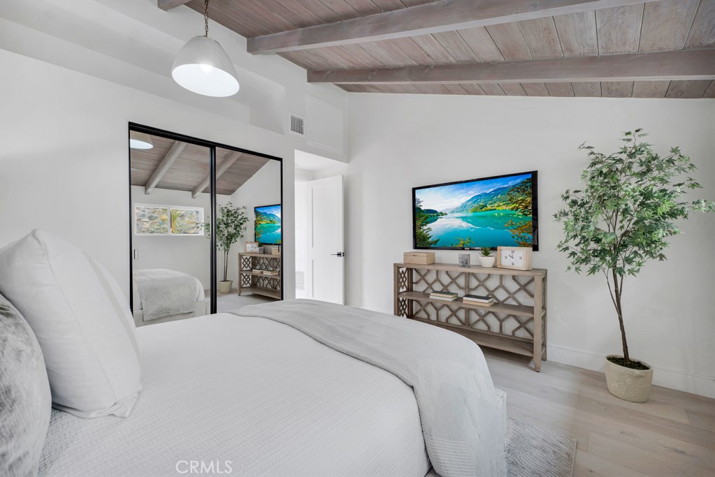 10 Camel Point