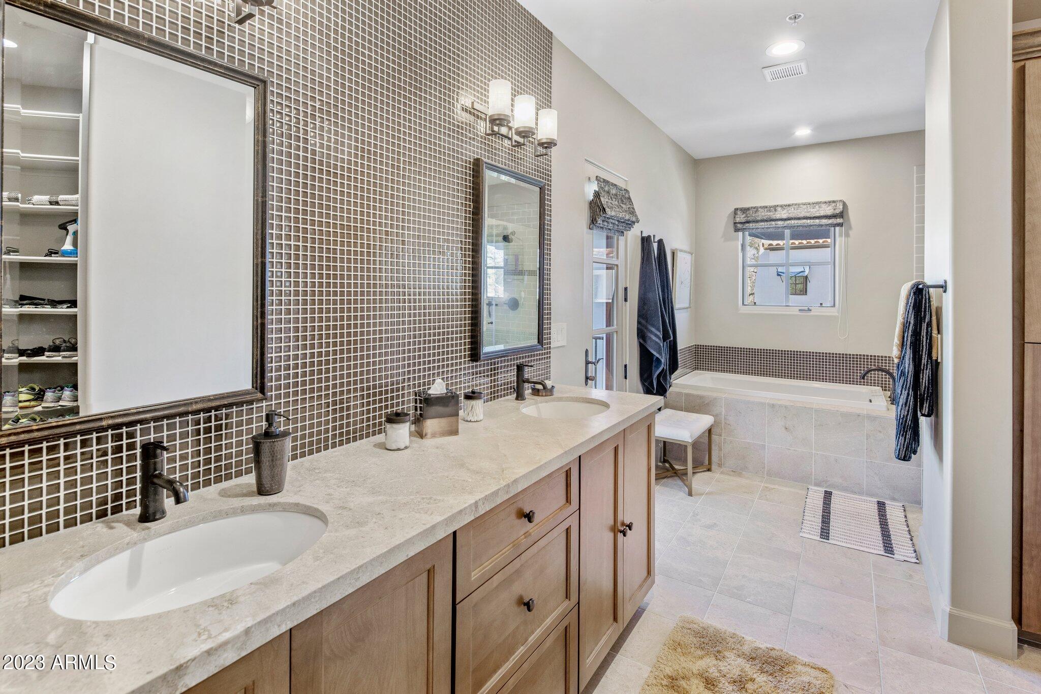 8333 E VIA PASEO DEL NORTE -- # 1006