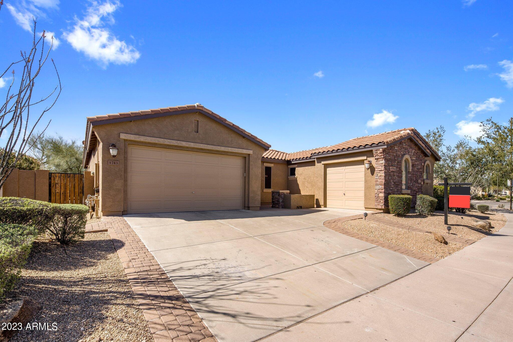 1743 W ALOE VERA Drive