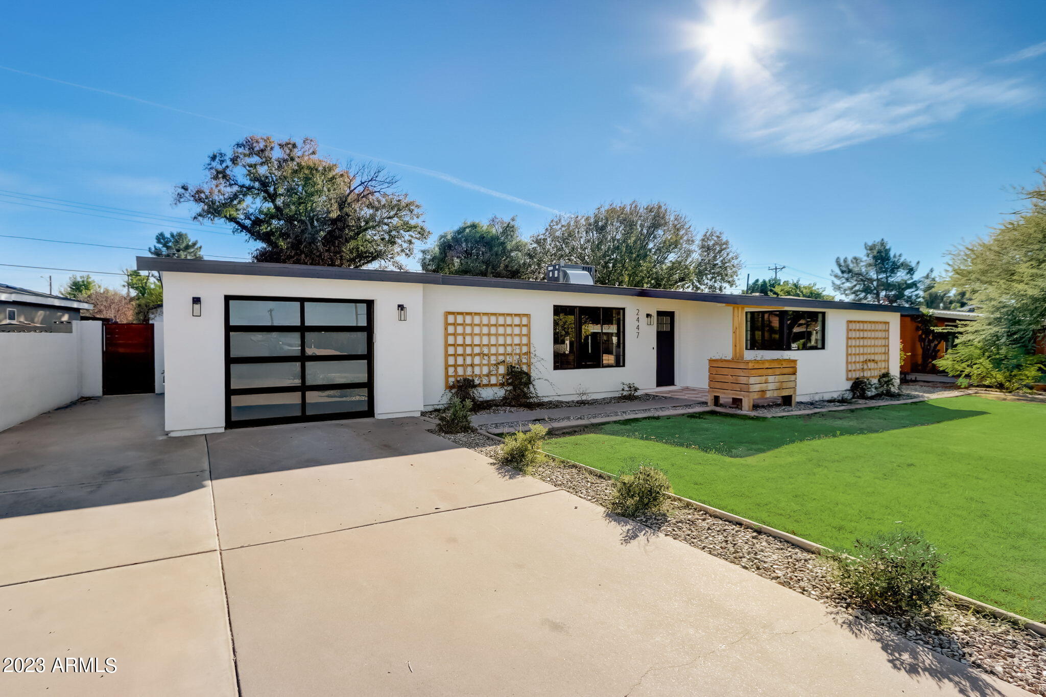 2447 N 39TH Place