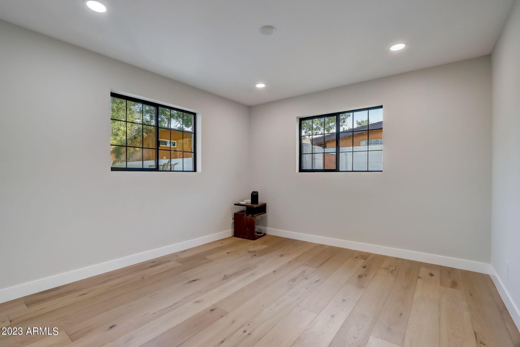 2447 N 39TH Place