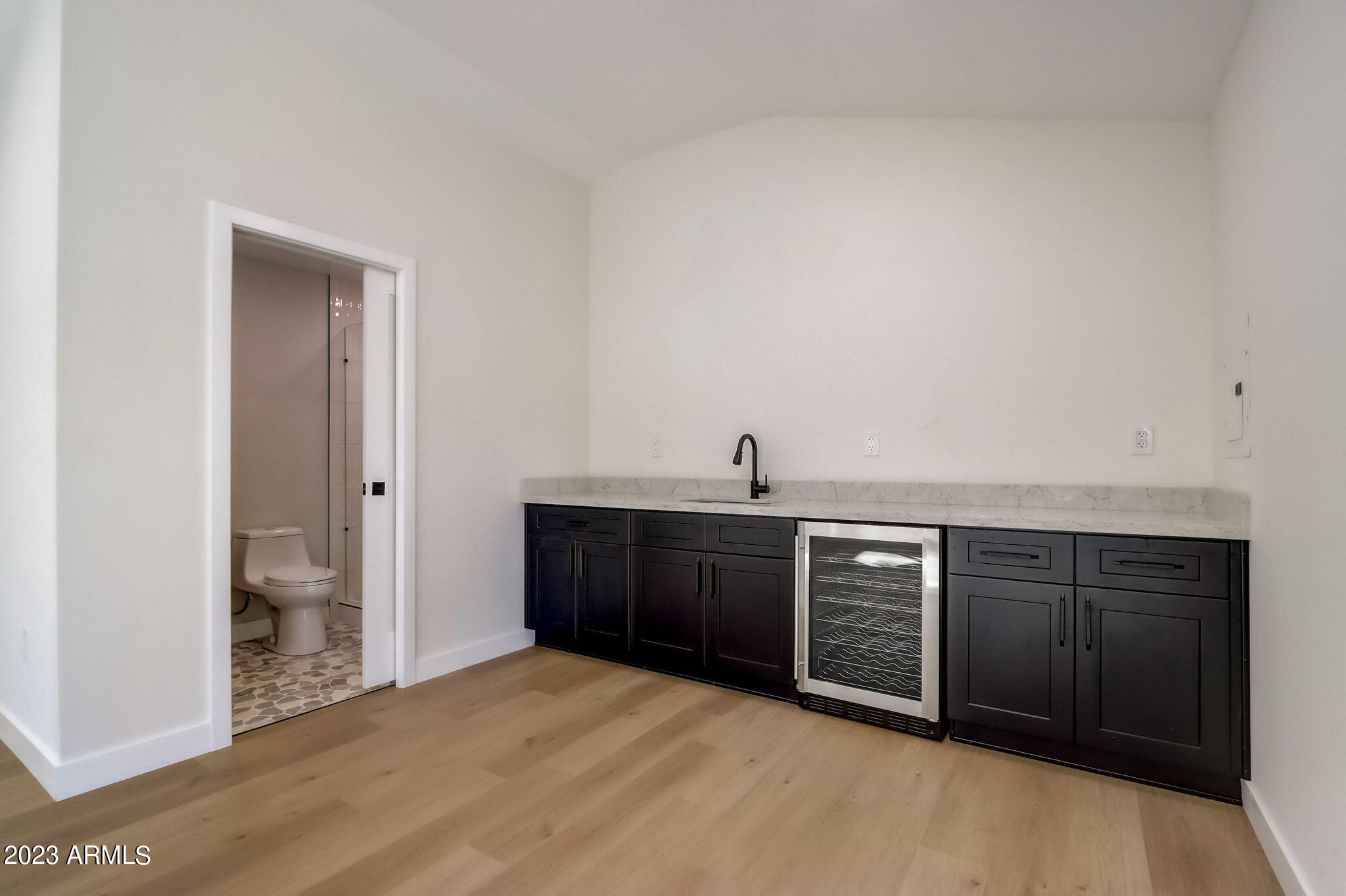 2447 N 39TH Place