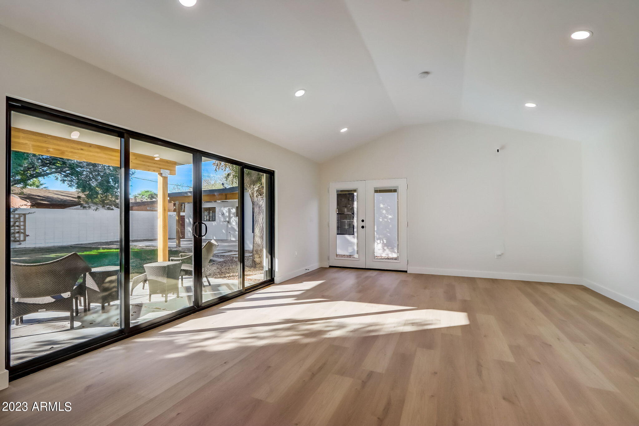 2447 N 39TH Place