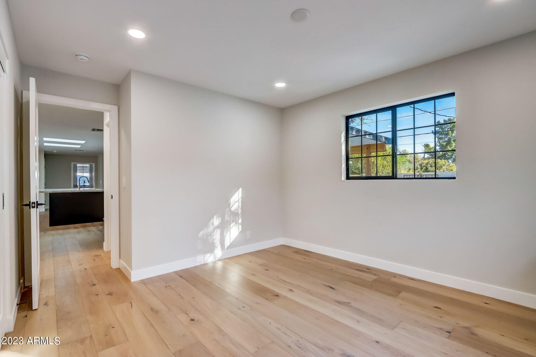 2447 N 39TH Place