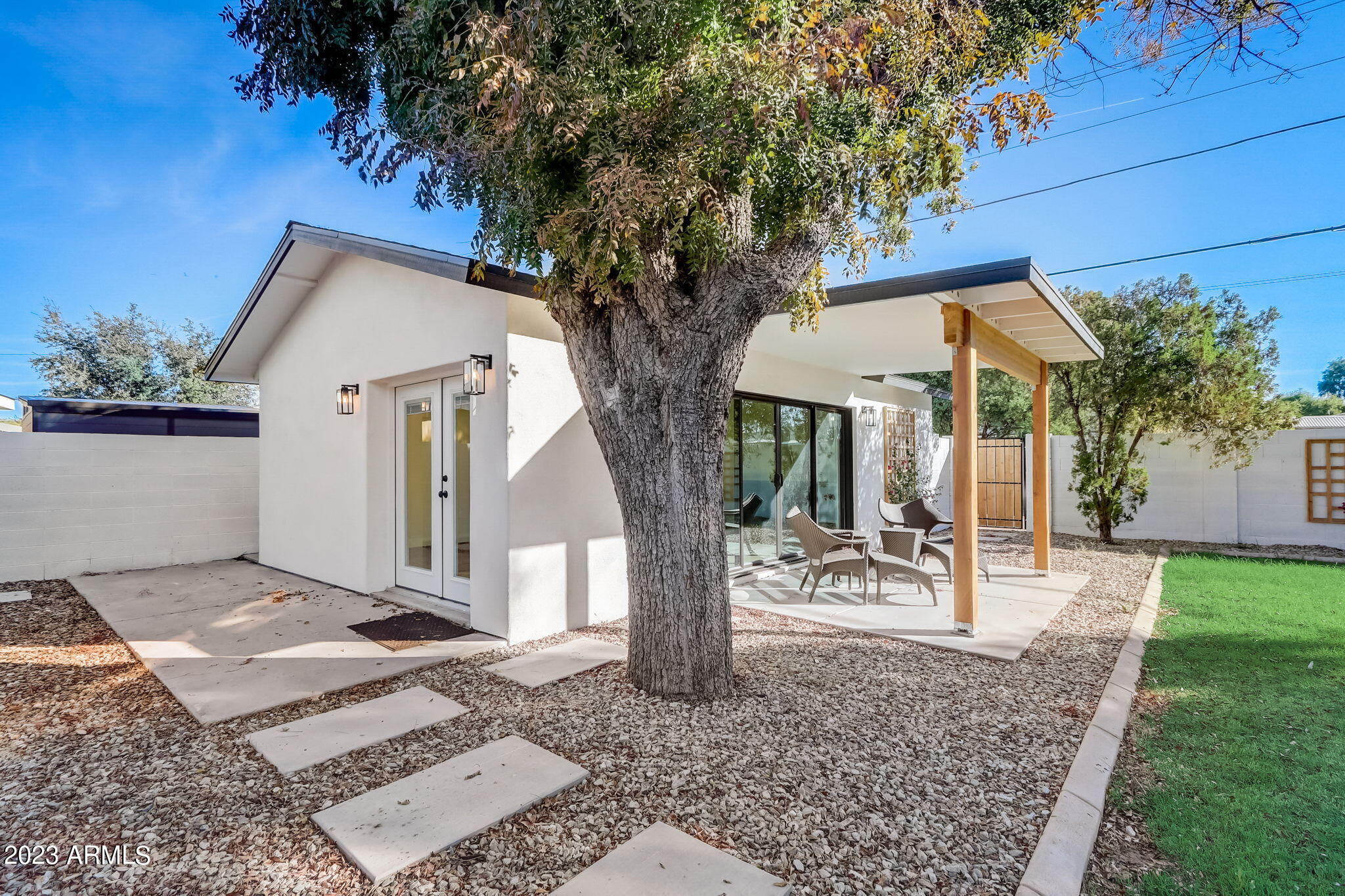 2447 N 39TH Place