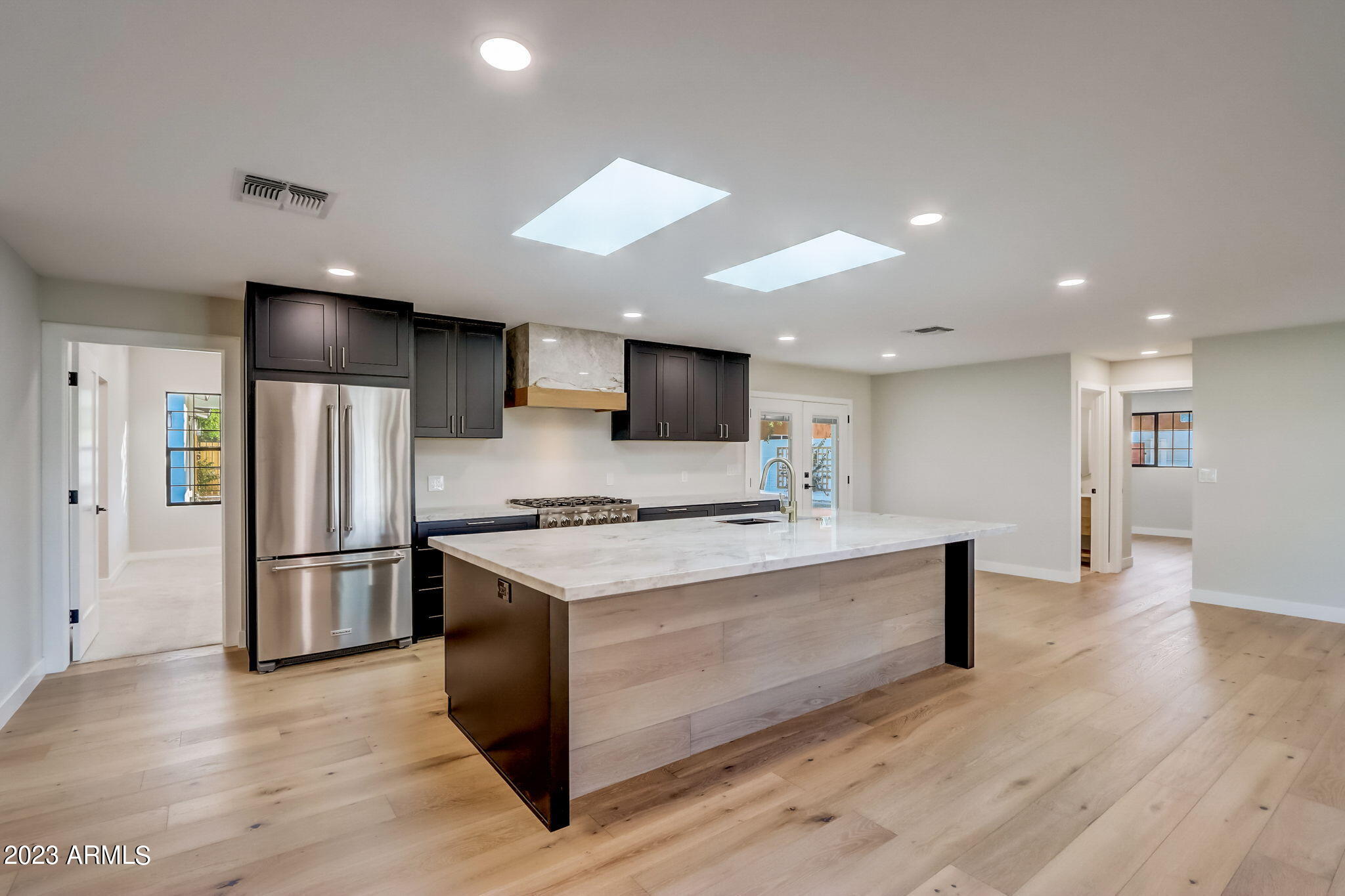 2447 N 39TH Place
