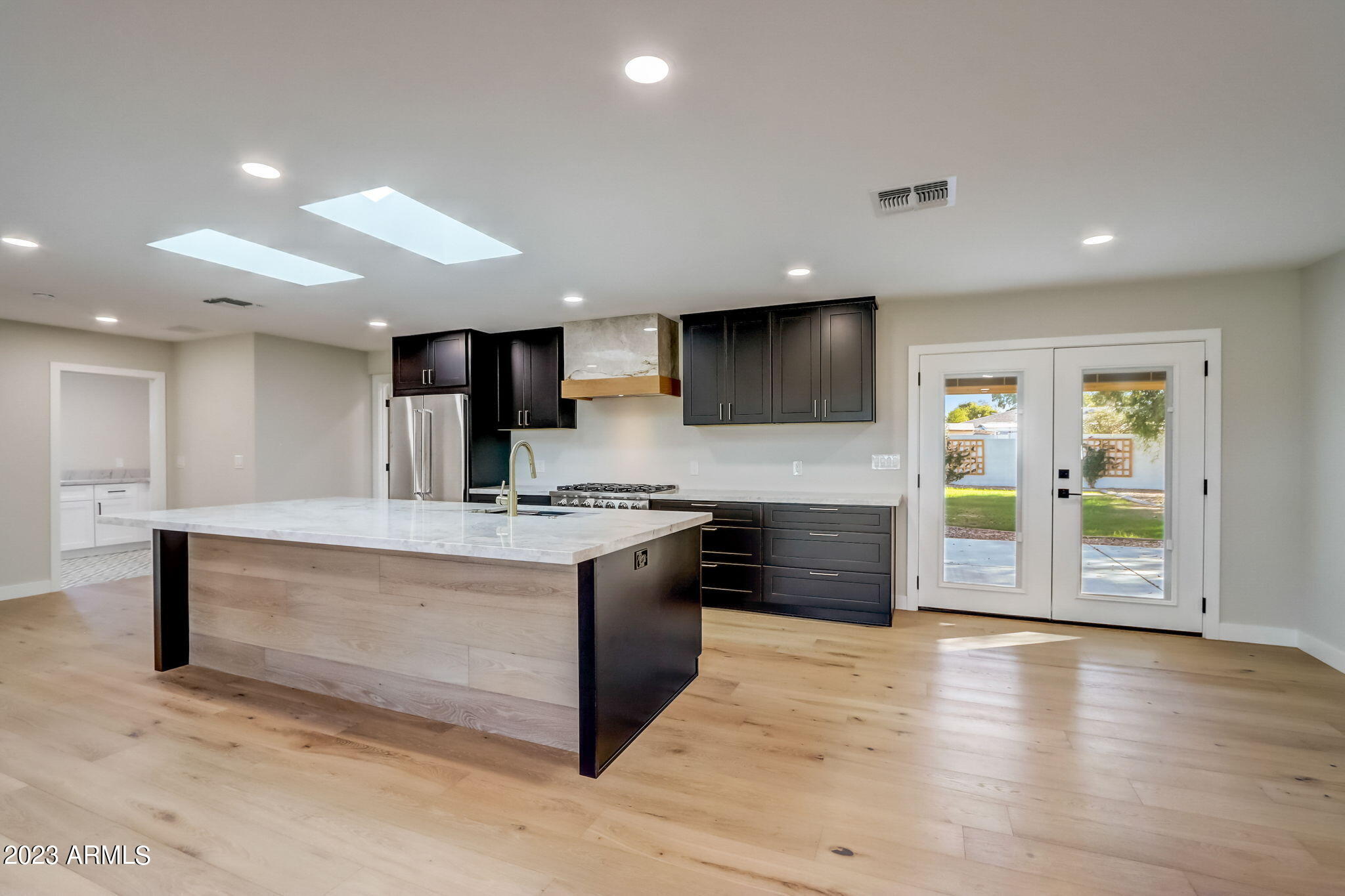 2447 N 39TH Place