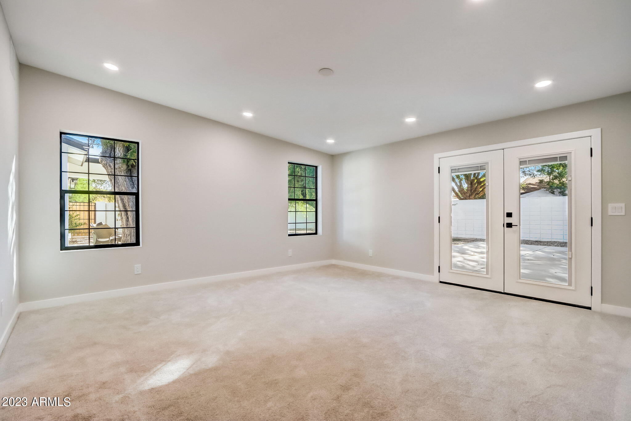 2447 N 39TH Place