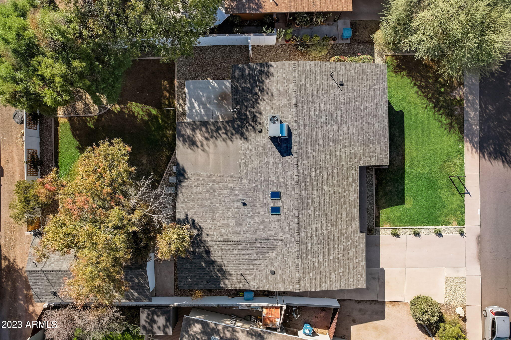 2447 N 39TH Place