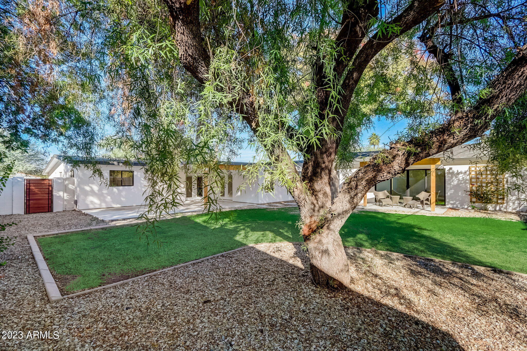 2447 N 39TH Place