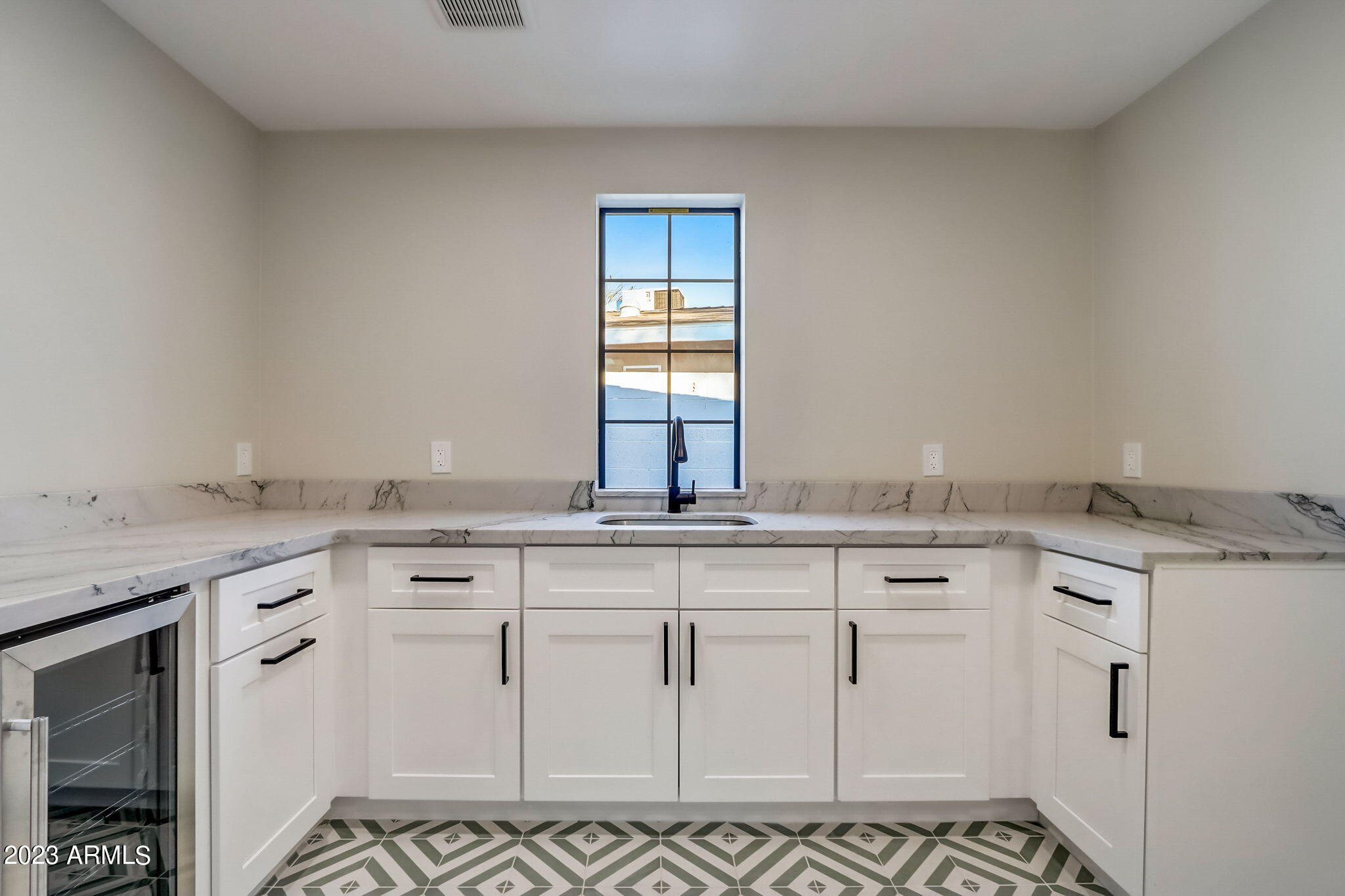 2447 N 39TH Place
