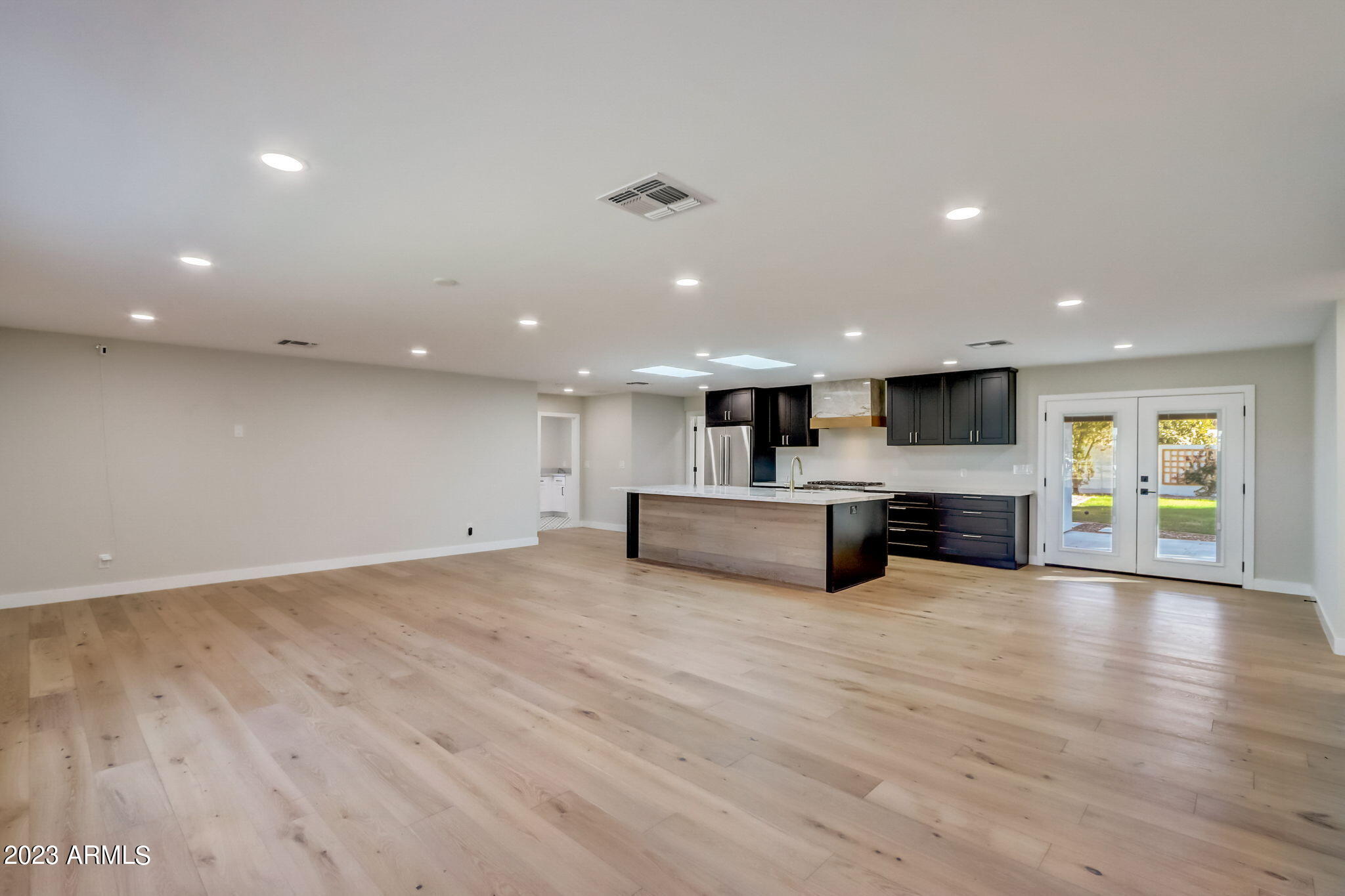 2447 N 39TH Place