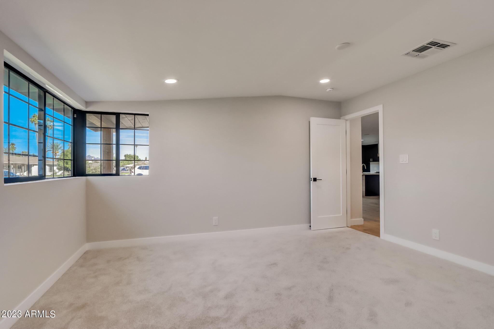 2447 N 39TH Place