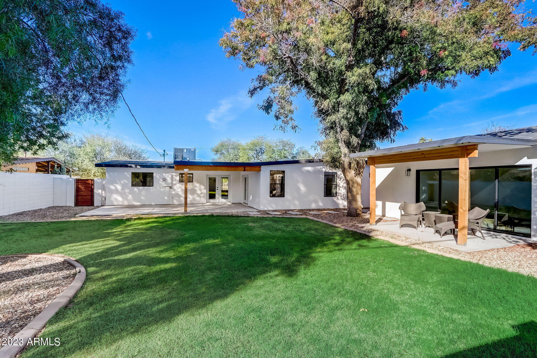 2447 N 39TH Place