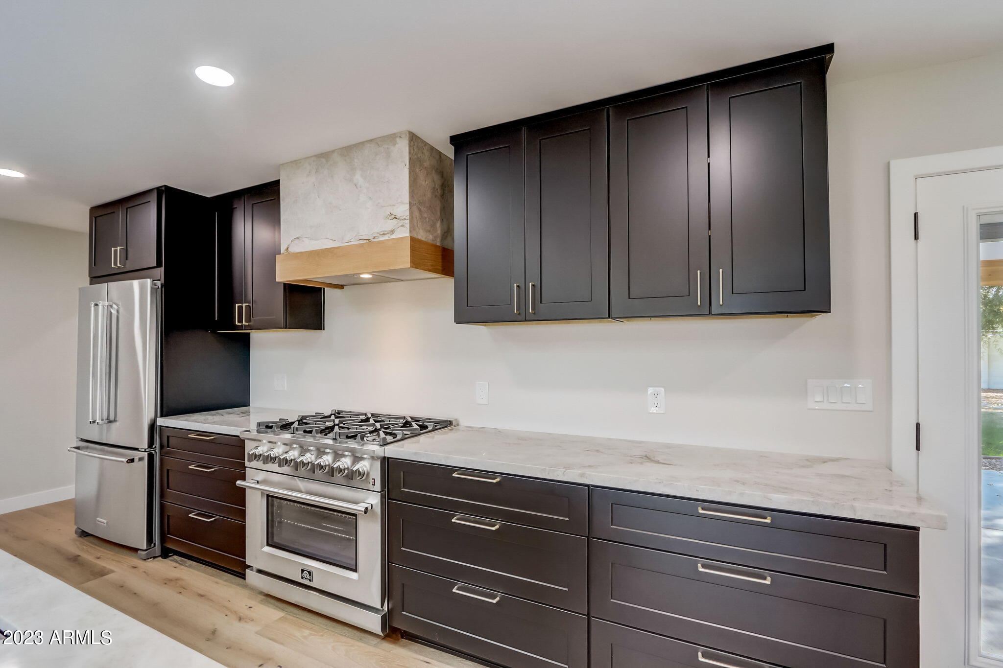 2447 N 39TH Place