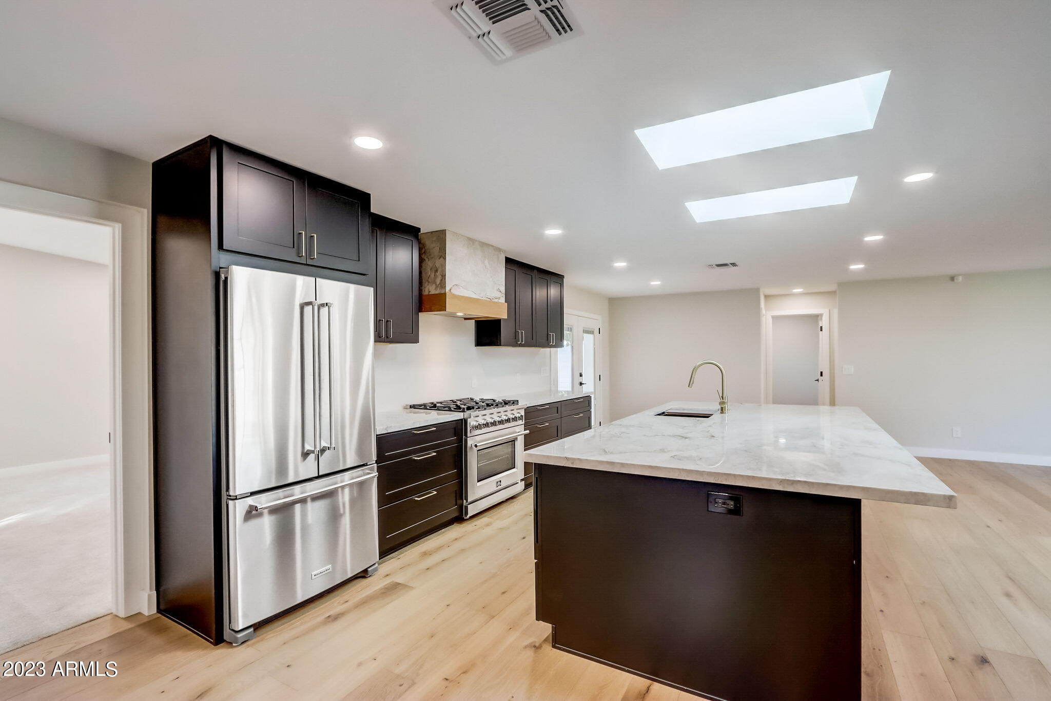 2447 N 39TH Place