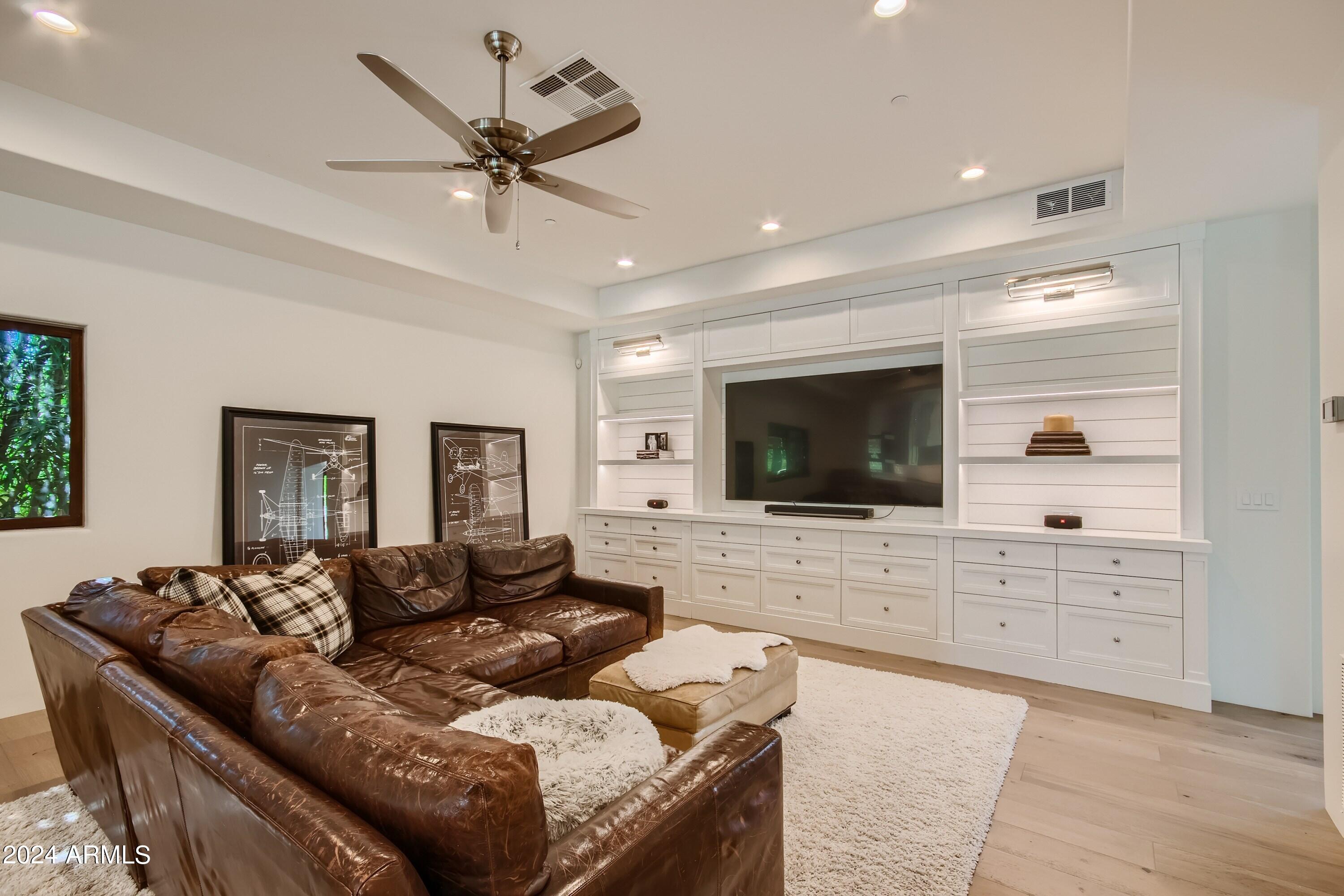 8405 E VISTA DEL LAGO --