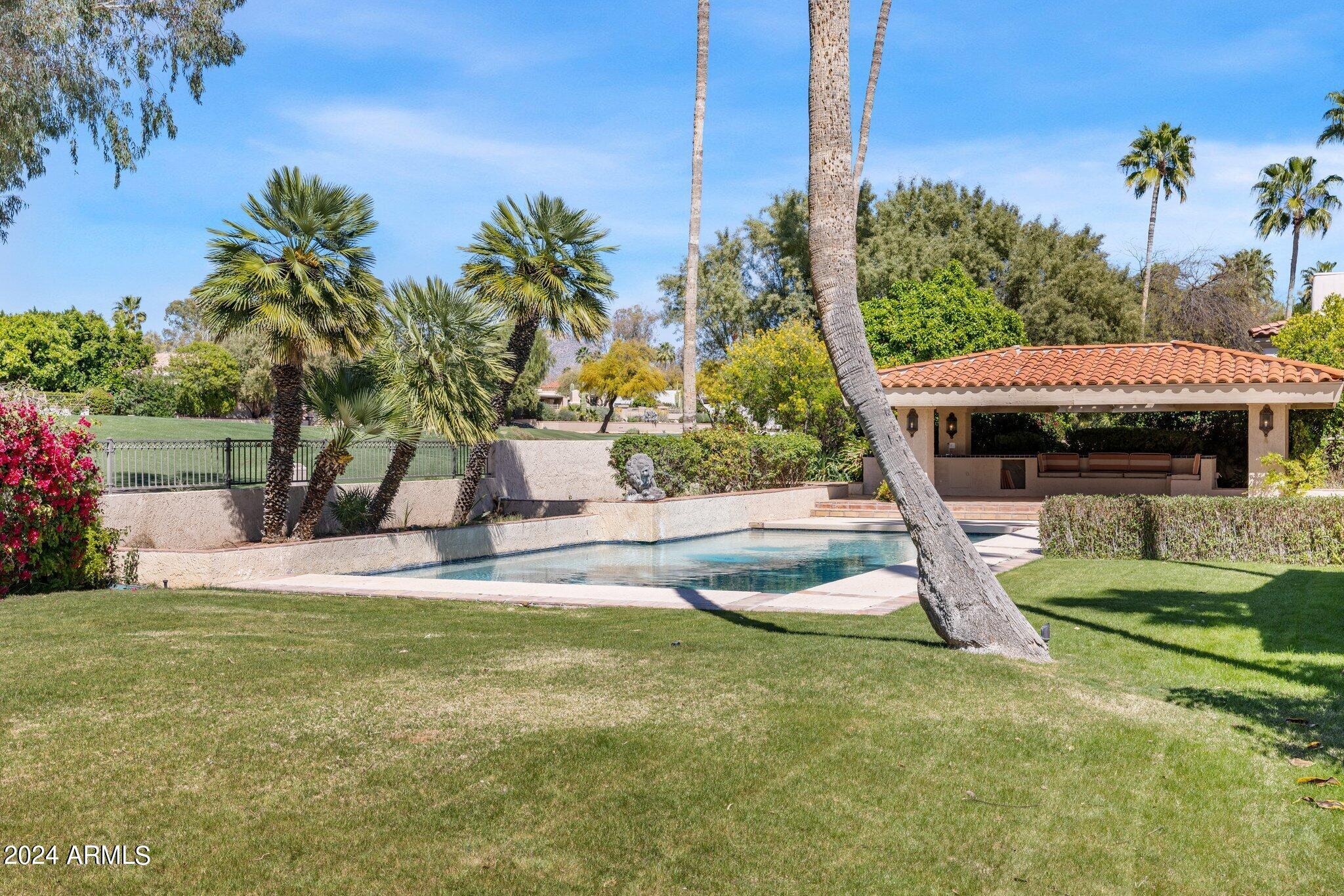 8206 E SANDS Drive