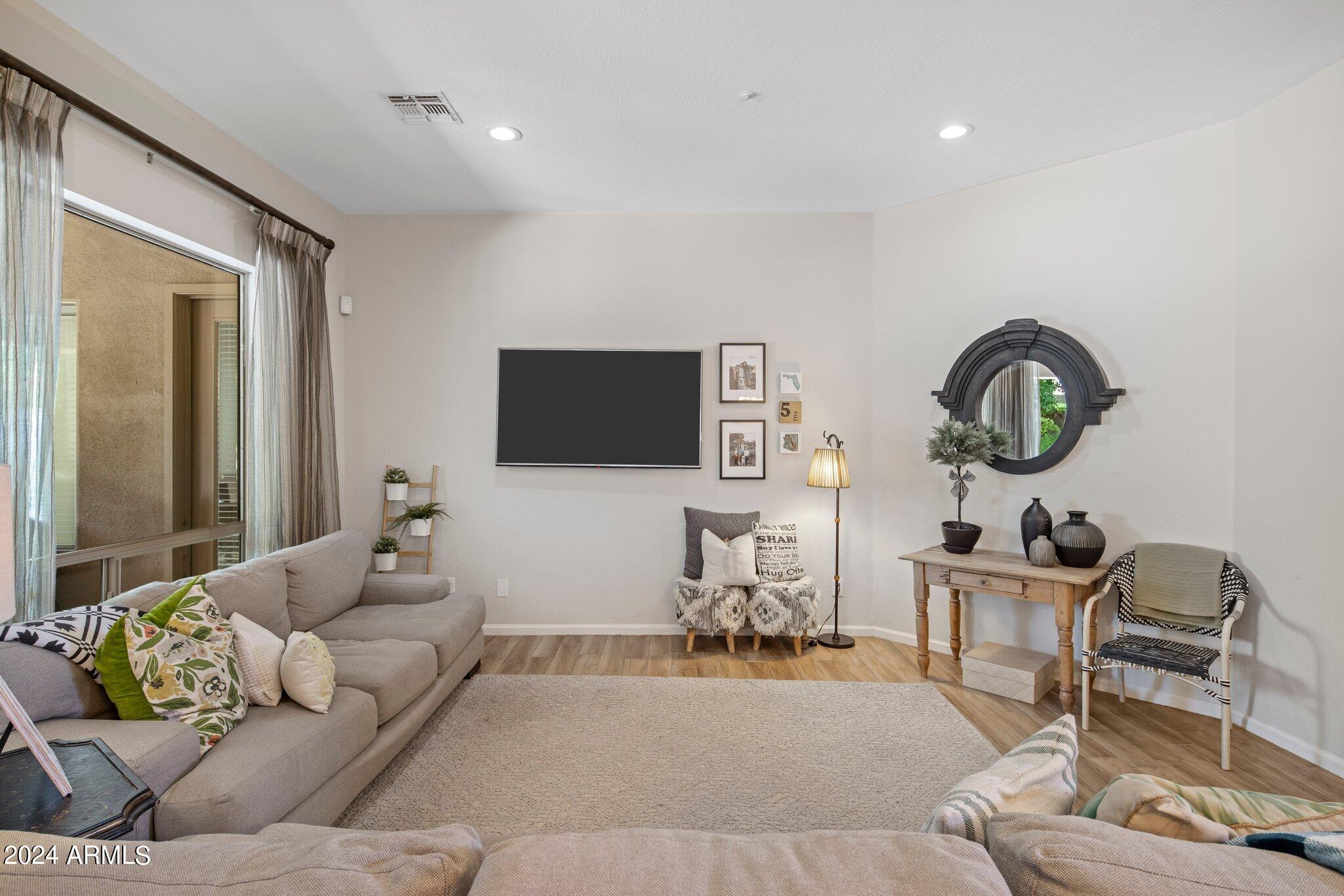 7592 E PHANTOM Way