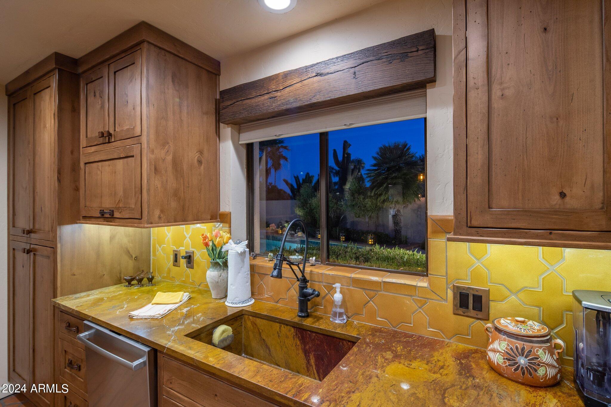 8311 E Vista De Valle --