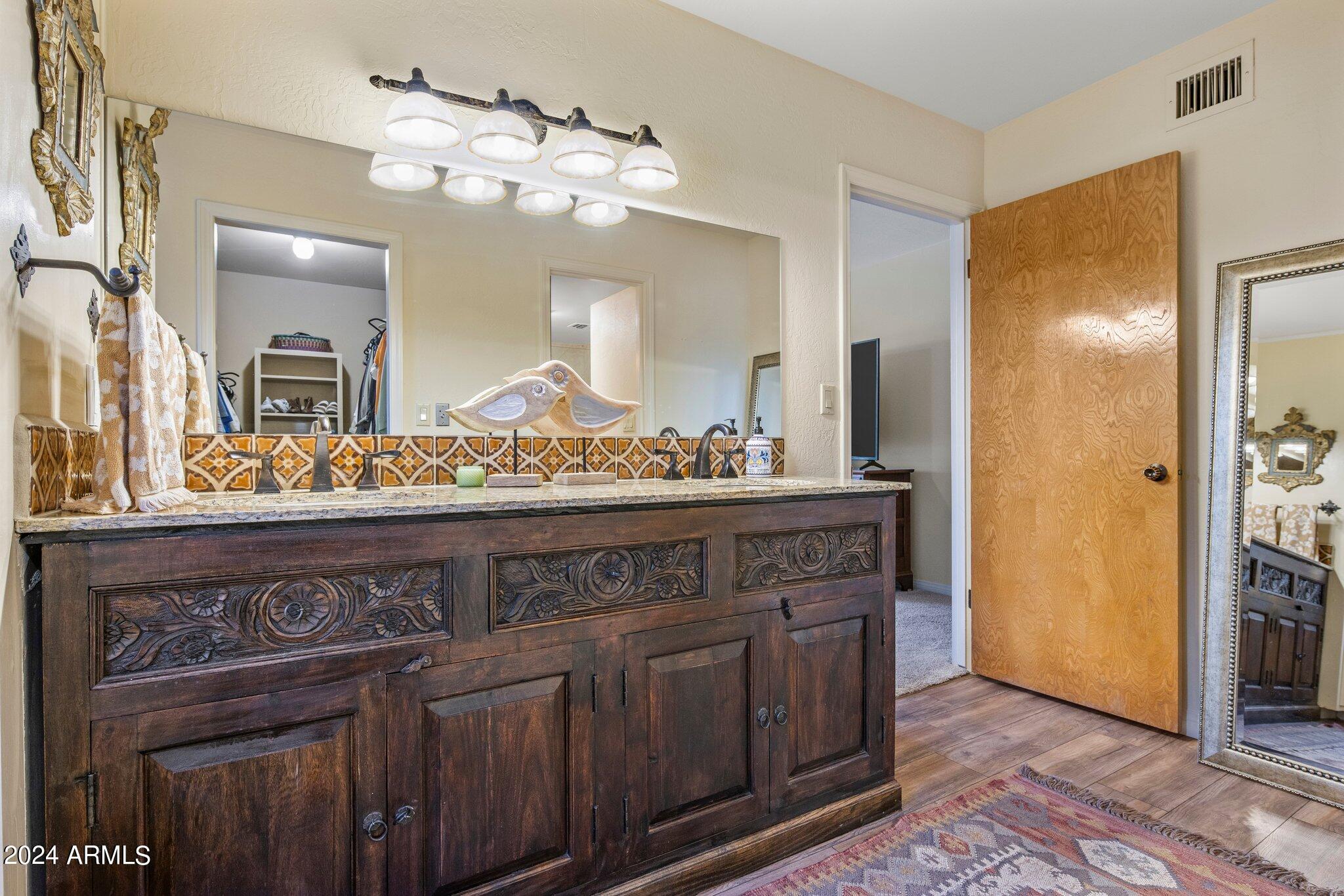 8311 E Vista De Valle --