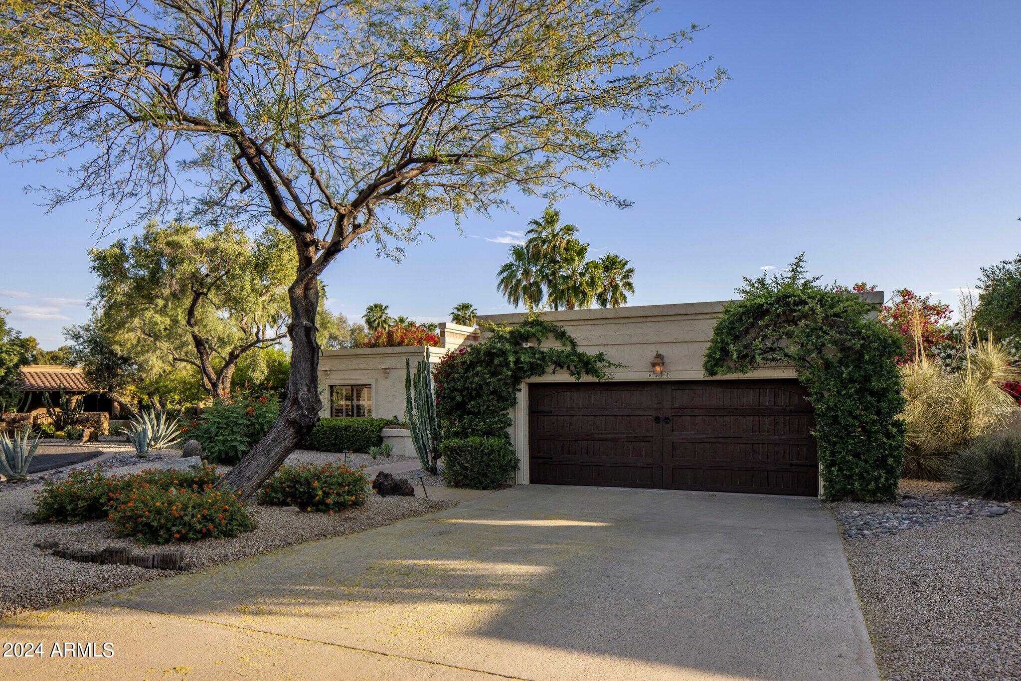 8311 E Vista De Valle --